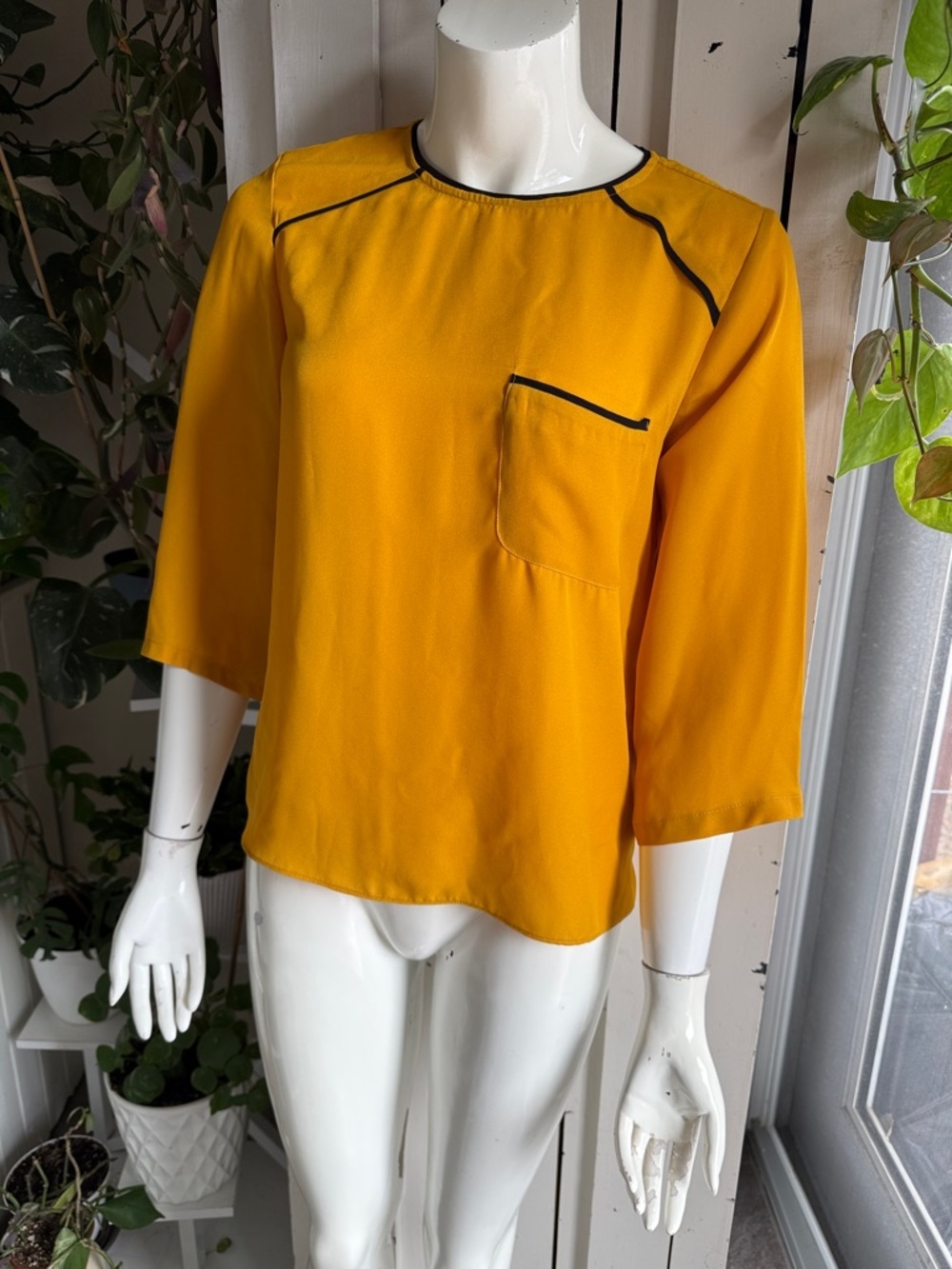Suzy Shier Women’s Mustard Yellow Blouse with Contrasting black Trim & pocket Sm